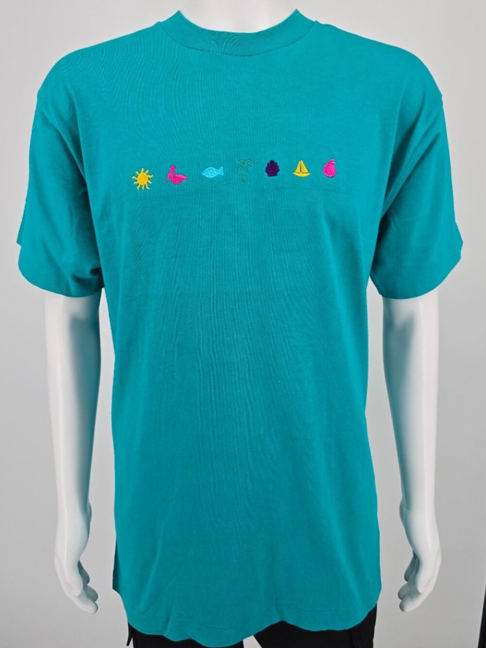 Vintage 1990s Fruit of the Loom Maui Hawaii Embroidered Beach Icon T-Shirt (XL)